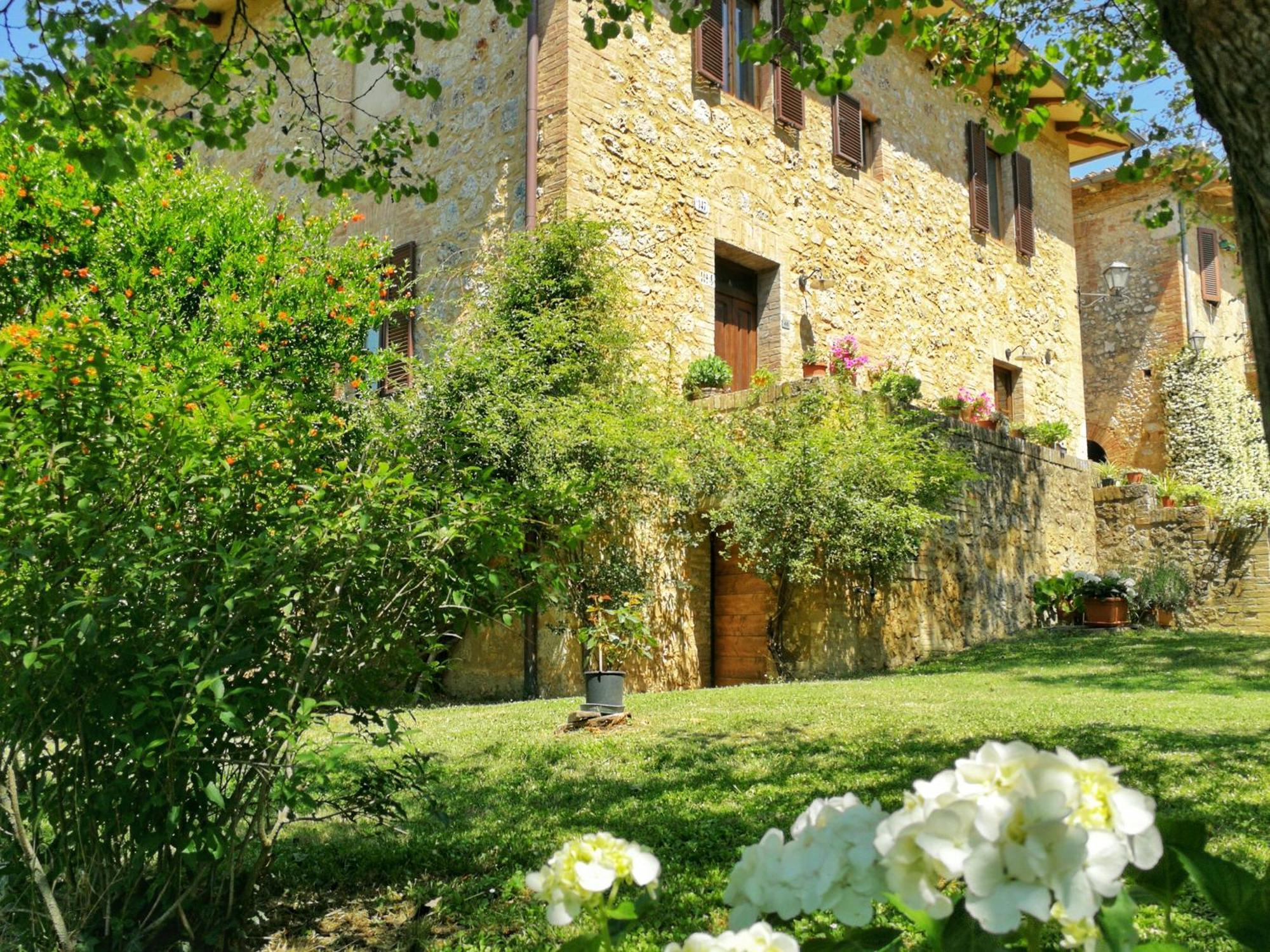 Appartamento CASALE e GIARDINO a 10 minuti da SIENA Sovicille Camera foto